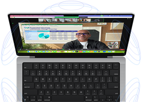  MacBook Pro înconjurat de ilustrații cu cercuri albastre pentru a sugera sentimentul 3D al sunetului spațial — Pe ecran, o persoană folosește funcția Prezentator Suprapunere într-o întâlnire video Zoom pentru a apărea în fața conținutului pe care îl prezintă