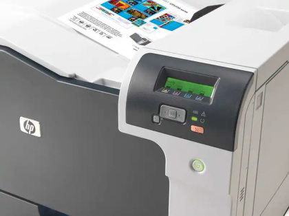 Imprimantă laser color HP Color LaserJet Professional CP5225dn, A4/A3, duplex, 20 ppm, 600x600 dpi, ram 192MB, procesor 540MHz, USB 2.0, retea, starter toner 